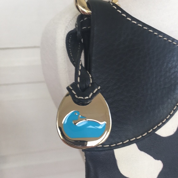 Dooney & Bourke zebra oversized bucket bag - Picture 7 of 8